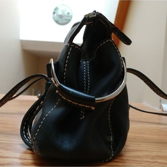 Vintage Tod's black leather baguette handbag - Picture 4 of 7